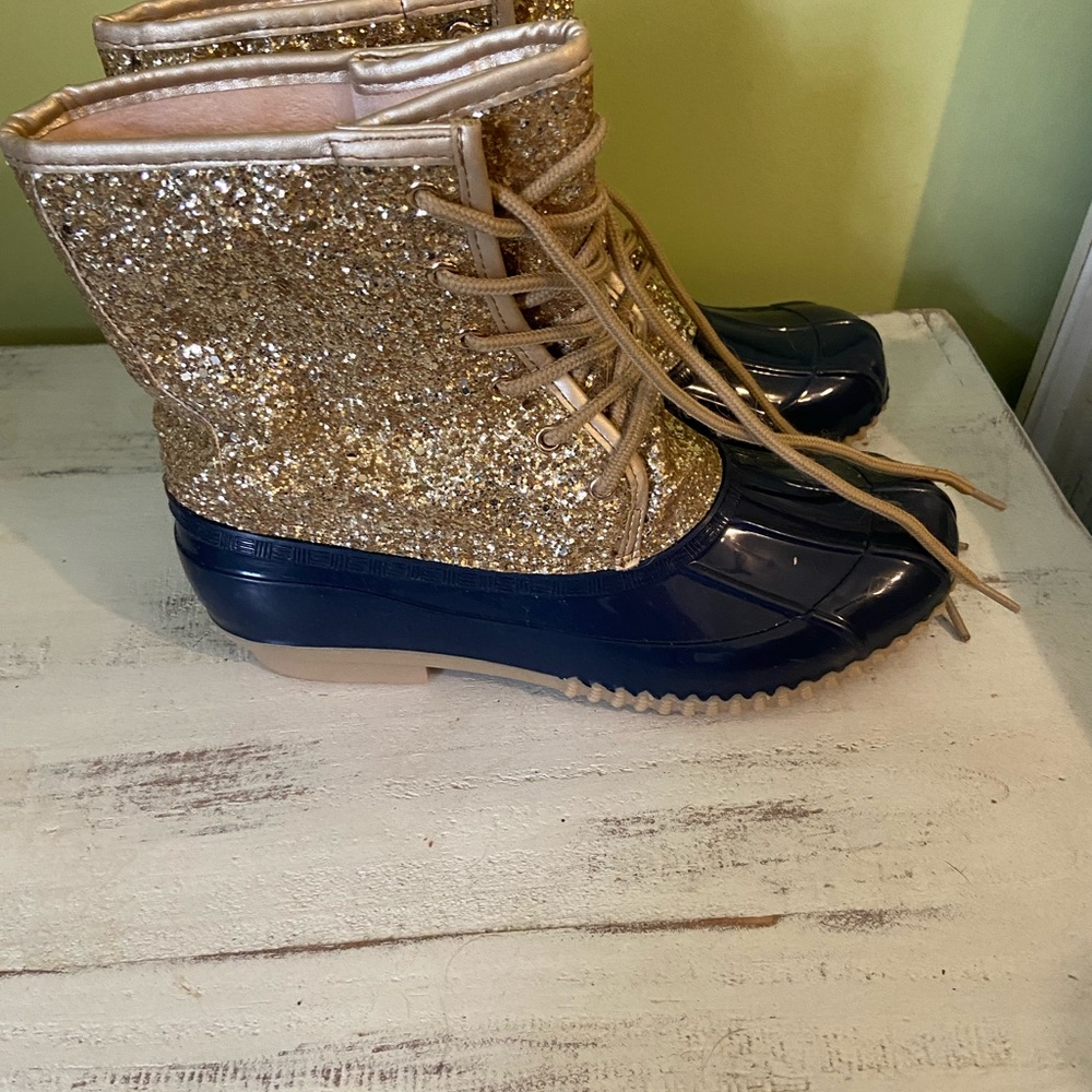 Women’s stylish rain boots